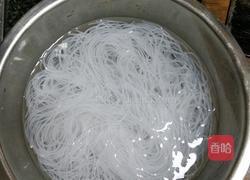 酸菜粉丝汤的做法图解1