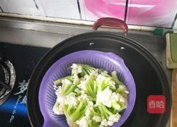 菜花炒肉的做法图解2