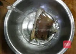 Illustration of how to make steamed and salted grass carp with old tofu 1