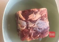 牛肉炖土豆的做法图解1