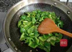 Illustration of how to make meat slices and stir-fry bell peppers 5