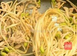豆芽面条的做法图解3
