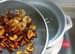 小米红枣粥的做法图解2