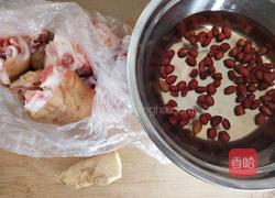 电饭煲花生猪蹄的做法图解1