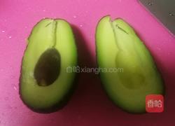 牛油果沙拉的做法图解2