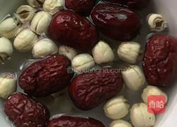 红枣银耳莲子羹的做法图解2