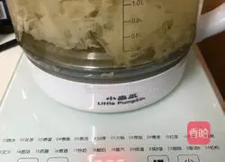 Illustration of making red date, tremella and lotus seed soup 5