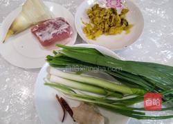 冬笋酸菜炒五花肉的做法图解1