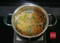 Illustration of how to make pork ribs noodle soup (baby food supplement) 7