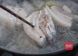五花肉炖酸菜炖粉条的做法图解3