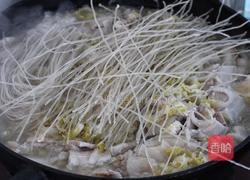 五花肉炖酸菜炖粉条的做法图解7