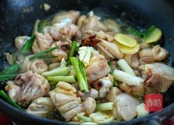 东北榛蘑鸡腿炖土豆的做法图解5