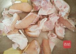 猪脚炖萝卜的做法图解3