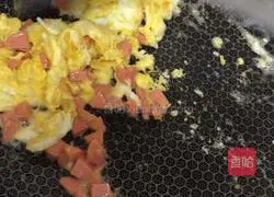 Illustration of how to make ham and egg fried rice 5