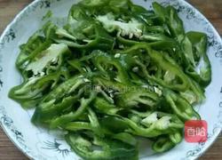 尖椒肉丝炒粉条的做法图解2