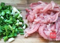 尖椒肉丝炒粉条的做法图解3