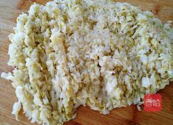 东北酸菜猪肉饺子的做法图解4