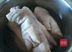 红烧猪蹄的做法图解1