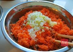 新文美食 羊肉胡萝卜百材饺子的做法图解3