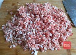 新文美食 胡萝卜羊肉包子的做法图解1