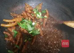 Illustration of how to make spicy chicken feet 16
