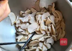 Illustration of how to make cold king oyster mushrooms 4