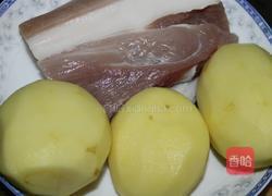红烧肉炖土豆的做法图解1
