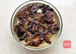 松菇炖鸡的做法图解2