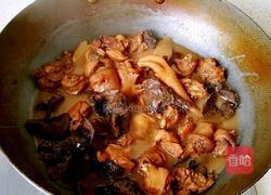 松菇炖鸡的做法图解9