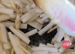 荠菜冬笋炒年糕的做法图解8