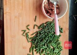 蒜苔炒肉的做法图解1