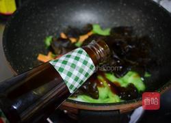 西芹炒木耳的做法图解8
