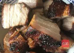Illustration of how to cook pork with dried bamboo shoots 6