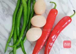 辣椒煎蛋的做法图解1