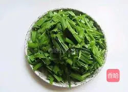 Illustration of how to make stir-fried river shrimps with leeks 2