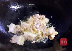 五花肉炒酸菜的做法图解7