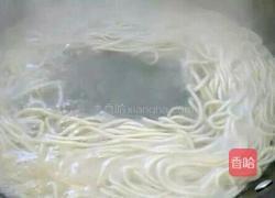 炒面条的做法图解1