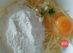 土豆鸡蛋饼简易做法的做法图解2