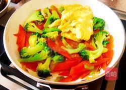 西兰花炒蛋的做法图解11