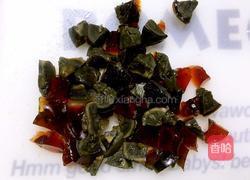 皮蛋拌豆腐的做法图解2