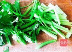 芹菜炒腊肉的做法图解2