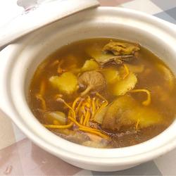 粤式靓汤－猴头菇虫草花扇骨汤的做法[图]