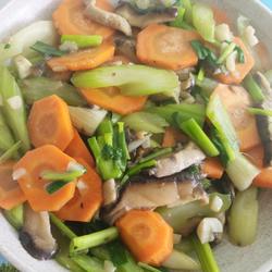 芹菜萝卜香菇的做法[图]