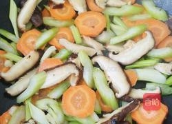 芹菜萝卜香菇的做法图解5