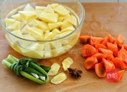 牛肉胡萝卜炖土豆的做法图解2