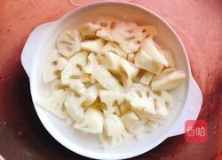 莲藕龙骨汤的做法图解3