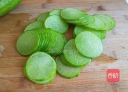 新文美食 花开富贵 清蒸青红萝卜的做法图解3