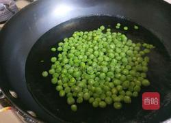 新文美食 肉末炒碗豆的做法图解2
