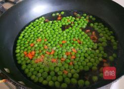 新文美食 肉末炒碗豆的做法图解3