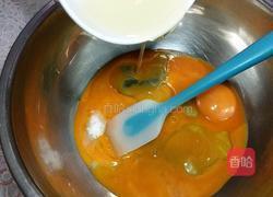 八寸戚风蛋糕的做法图解2